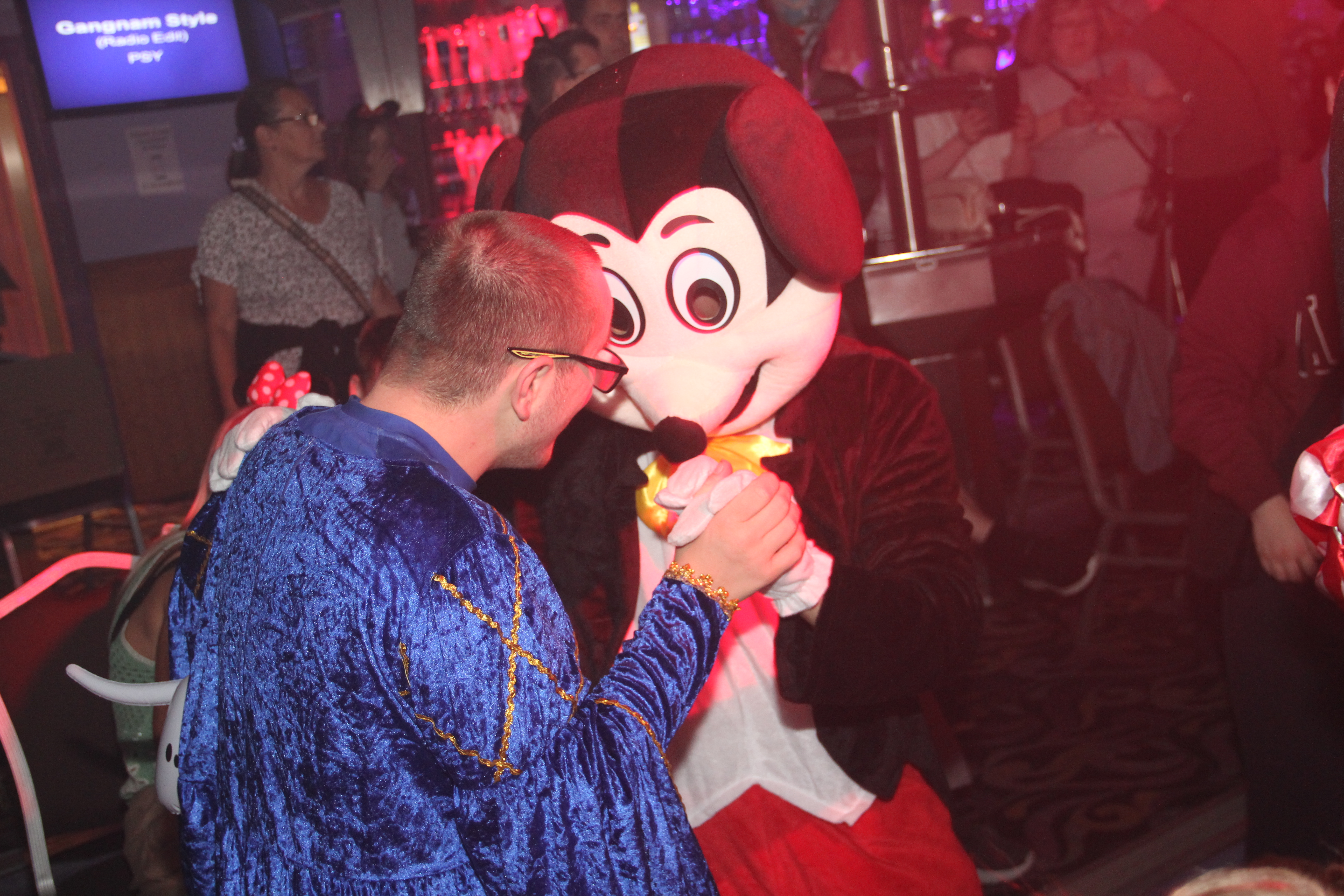 Sen Night Photos at Acapulco Easter / Easter Party